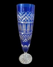 blauwe kristallen vaas