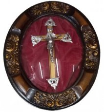 Christus in ovale kader met gebogen glas