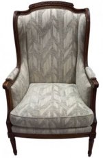 Louis Seize Bergere in notelaar Louis Seize Bergere in notelaar