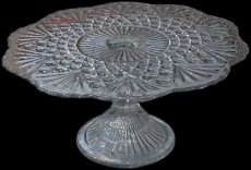 zeer grote taartschotel op voet zeer grote taartschotel op voet